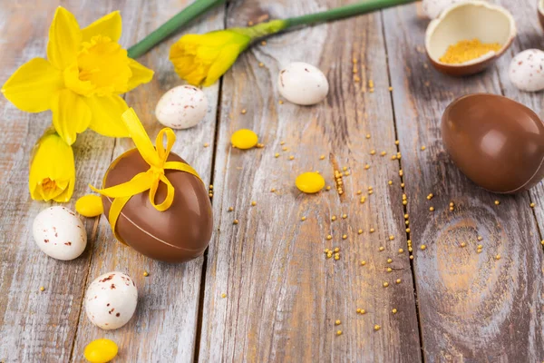 Ostern Hintergrund mit Blumen, Eiern — Stockfoto