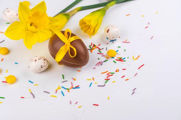 Ostern Hintergrund mit Blumen, Eiern — Stockfoto