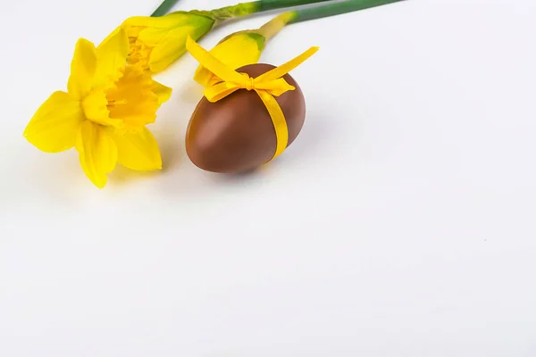 Ostern Hintergrund mit Blumen, Eiern — Stockfoto