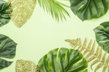 Altın boyalı tropikal yapraklar