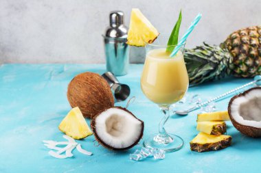 Karayip pina colada kokteyli