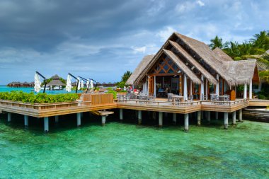 Maldivler otel resepsiyonda