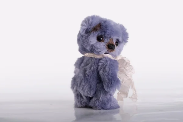 Kızgınlık. Oyuncak ayı geri dönüyor.