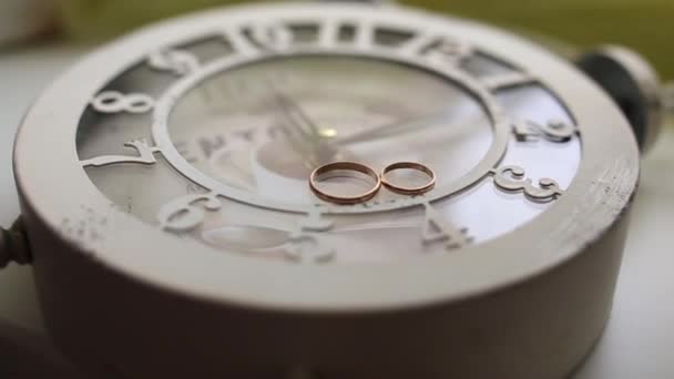 Wedding rings on the clock — Stock Video