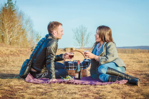 Lovely couple enjoying each other in nature — Stock Photo, Image