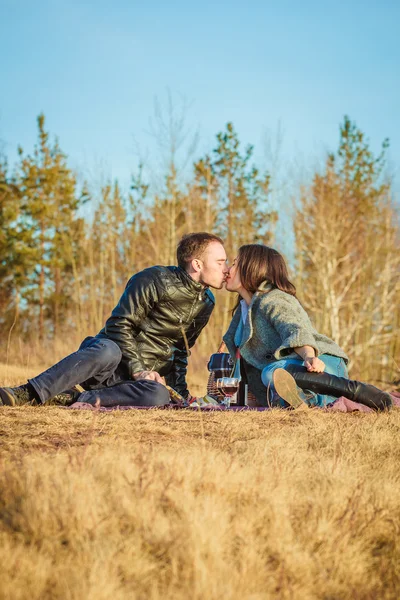 Lovely couple enjoying each other in nature — Stock Photo, Image