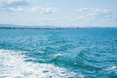 İtalya yakınlarındaki Adriyatik Denizi 'nin pitoresk kristal berrak mavi suyu. Yüksek kalite fotoğraf