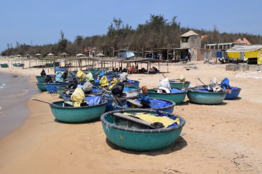 ke ga plaj ve balıkçı köyü, vietnam kum teknede geleneksel sepeti
