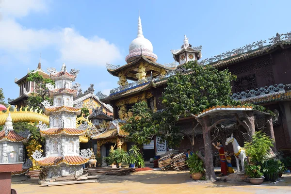 Temple Chau Thoi dans la province de Binh Duong, Vietnam — Photo