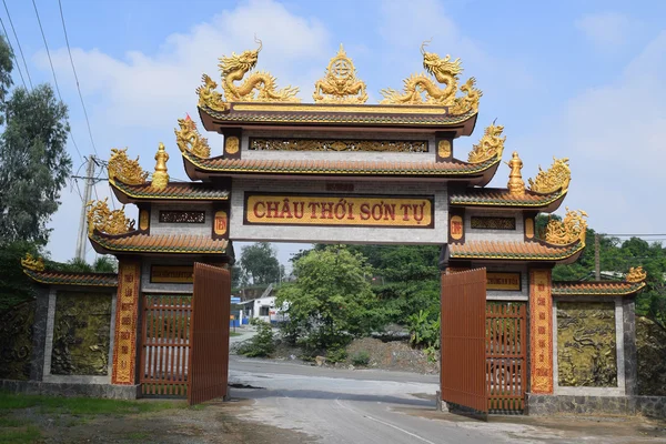 Chau Thoi entrance temple in Binh Duong province, Vietnam — Stock Photo, Image