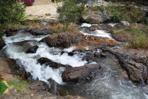 Cachoeira tropical datanla na floresta em dalat, vietnam — Fotografia de Stock