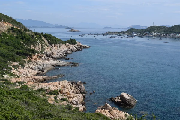 Bahía y mar de Vinh Hy en Ninh Thuan, Vietnam — Foto de Stock