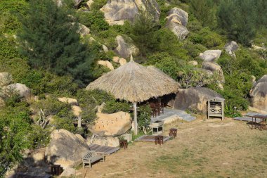 Çadır ve sığınak ile kamp sitesi