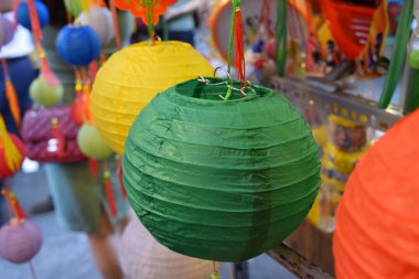 Sonbahar Ortası Festivali renkli fenerler dekorasyon