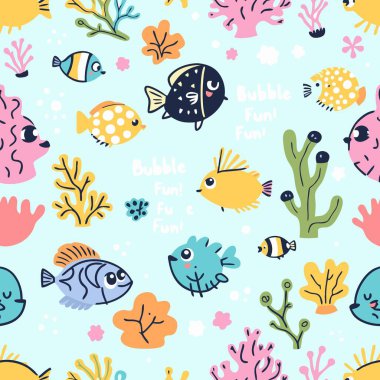 Açık mavi arka planda renkli tropikal balıklar, mercanlar ve deniz yosunları içeren, el yapımı, renksiz desenler, çocuk kumaşı ve ürünleri için ideal..