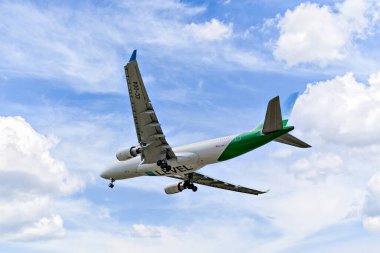 Barselona, İspanya; 5 Nisan 2025: Level Airlines Airbus A330, Barselona-El Prat 'taki Josep Tarradellas Havaalanına indi