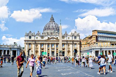 Roma, İtalya; 19 Temmuz 2025: St. Peter Bazilikası, St. Peter Meydanı, Vatikan Şehri, Roma, İtalya