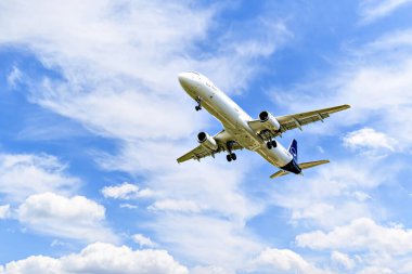 Barselona, İspanya; 5 Nisan 2025: Lufthansa Airbus A321 Barcelona-El Prat Josep Tarradellas Havaalanına indi.