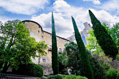 Girona Katedrali 'nin duvarları ve savunmaları.