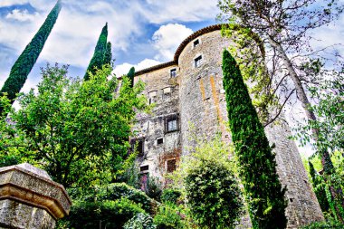 Girona Katedrali 'nin duvarları ve savunmaları.