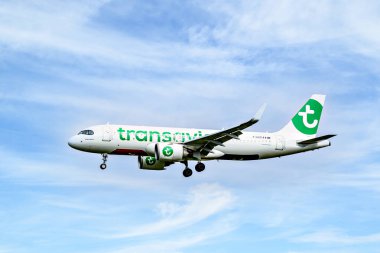 Barselona, İspanya; 5 Nisan 2025: Transavia France, Airbus A320, Josep Tarradellas Barselona-El Prat Havaalanına indi.