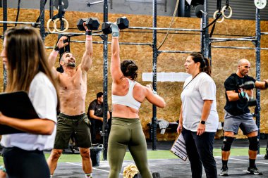 Granollers, Barcelona; 25 Ekim 2025: Ranxo de Granollers Crossfit Bufalo Oyunları katılımcıları