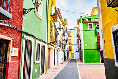 Valensiyalı cemaatinin Alicante, İspanya 'daki Costa Blanca kıyılarındaki renkli Villajoyosa kasabası