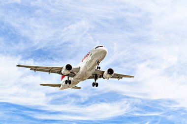 Barcelona, İspanya; 5 Nisan 2025: İsviçre Uluslararası Airbus A320 Barcelona-El Prat Josep Tarradellas Havaalanına indi.