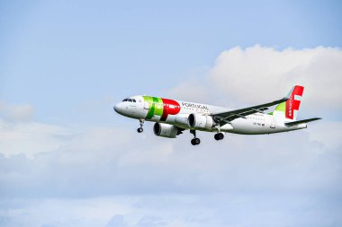 Barselona, İspanya; 5 Nisan 2025: TAP Air Portugal Airbus A320 Josep Tarradellas Barcelona-El Prat Havaalanına indi