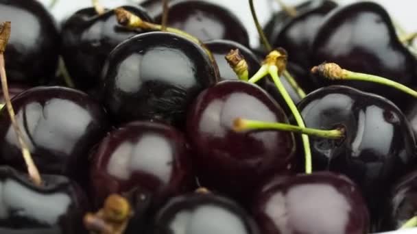 Muita pilha de cerejas frescas. Macro — Vídeo de Stock