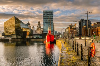 Günbatımı Liverpool Waterfront üzerinde