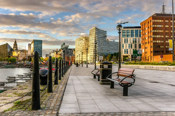 Liverpool Waterfront na zachodzie słońca — Zdjęcie stockowe