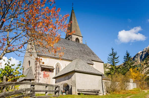 Kościół w Alpach — Zdjęcie stockowe