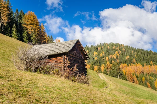 Wooden Shed in the Mountains — Stock Photo, Image