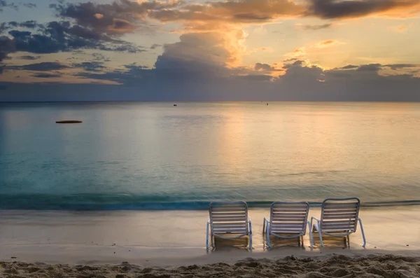 Tres sillas en la playa — Foto de Stock