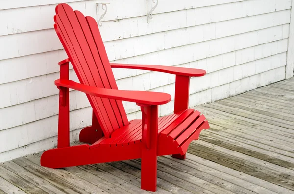 Cadeira Adirondack vermelho — Fotografia de Stock