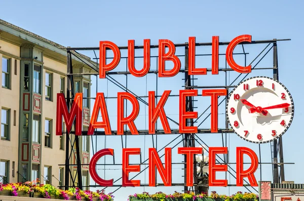 Pike Place Market Neon Sign against Clear Sky — Stock Photo, Image