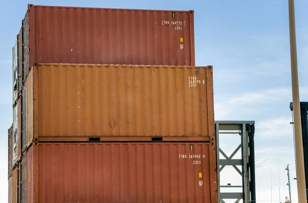 Containers bij het commerciële dok — Stockfoto