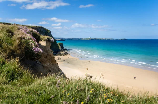 Deserted Sandy Beach in Cornwall and Blue Sky — Stock Photo, Image