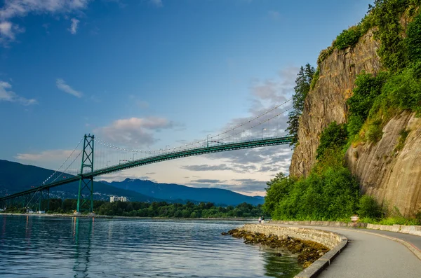 Lions Gate Bridge za soumraku — Stock fotografie