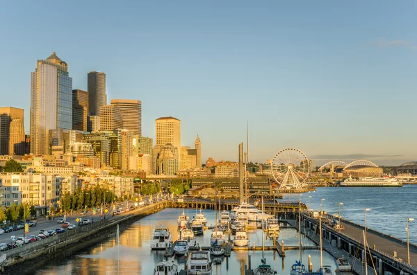 Solnedgång över Seattle Waterfront — Stockfoto