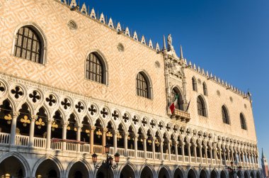 Venedik ve mavi gökyüzü Doge Sarayı