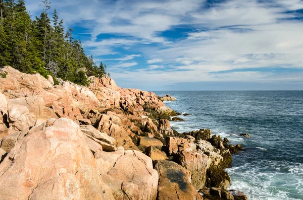 Kust van Maine en bewolkte hemel — Stockfoto