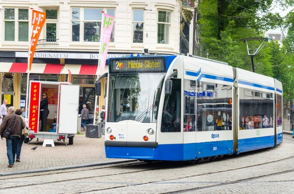 Tram in Piazza Spui, Amsterdam — Foto Stock