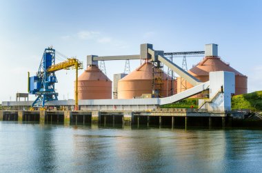 Limanda büyük siloları