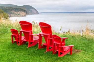 Kırmızı adirondack sandalyeler 
