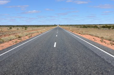 Düz çöl yol Avustralya'da