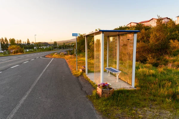 Empty Bus Stop Bench Glass Shelter Major Urban Road Sunset — Stock Photo, Image