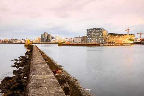 Reykjavik Islândia Junho 2020 Sala Concertos Harpa Orla Calorosamente Iluminada — Fotografia de Stock