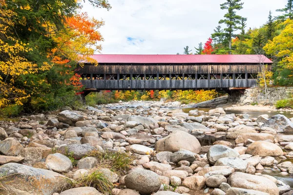 Historic Woodend Covered Bridge Red Roof Spanning Mountain River Partly — Stock Photo, Image